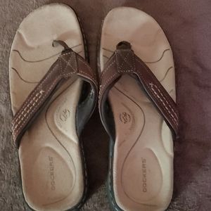 Dockers thong sandals